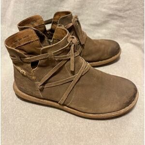 Born Size 10 Tarkiln Leather Bootie Moc Look Side Zip Cork Infused Insole EUC